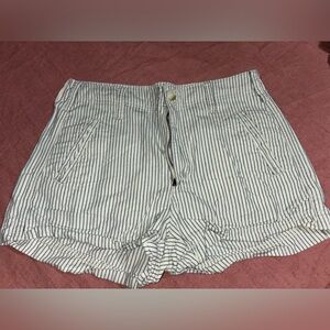 American Eagle cloth shorts